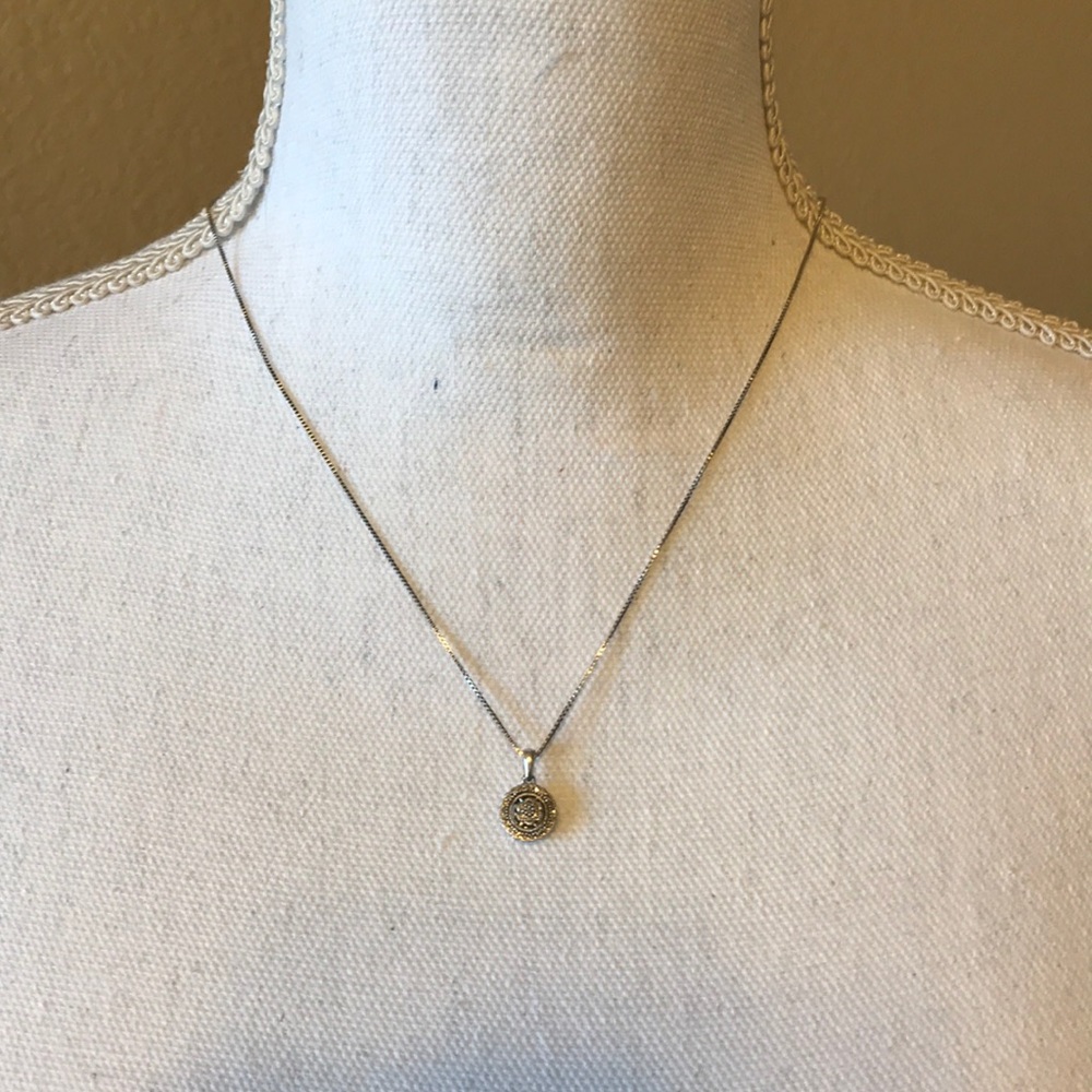 Small diamond pendant in white gold